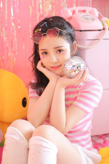 美丽小蜜桃
